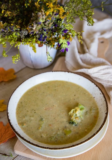 Brokolio, cukinijos ir čederio sūrio sriuba