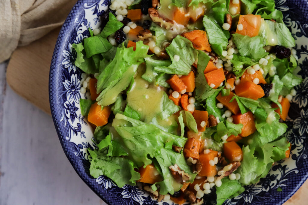 Perlinio kuskuso salotos su daržovėmis