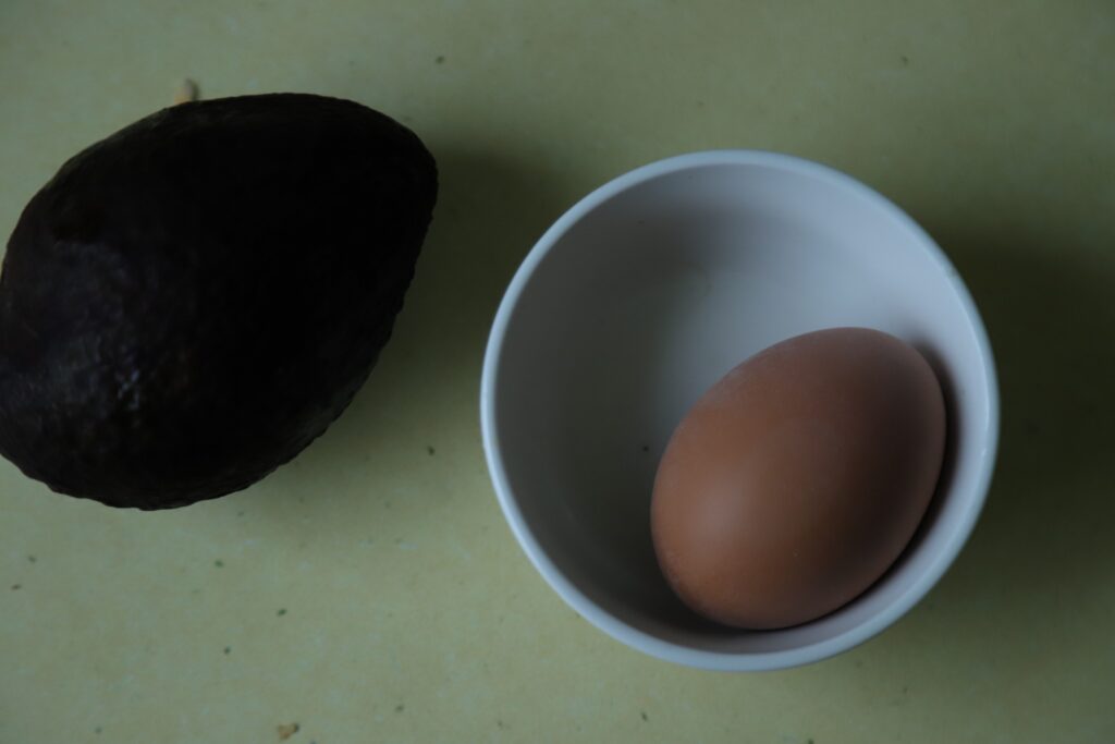 Kiaušinio trynio ir avokado tyrė